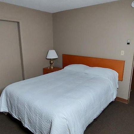 Ross Inn Lanigan Luaran gambar
